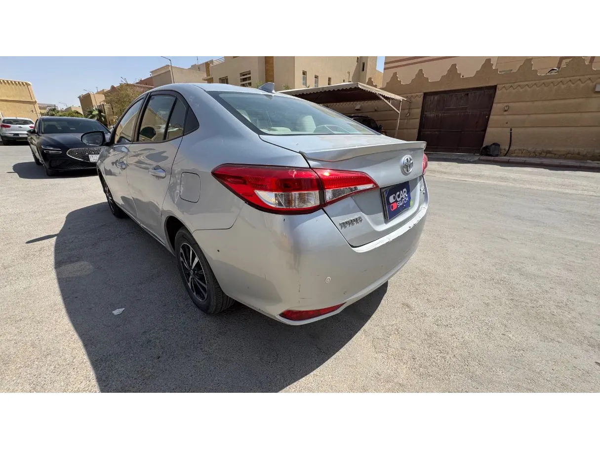 Car image 7