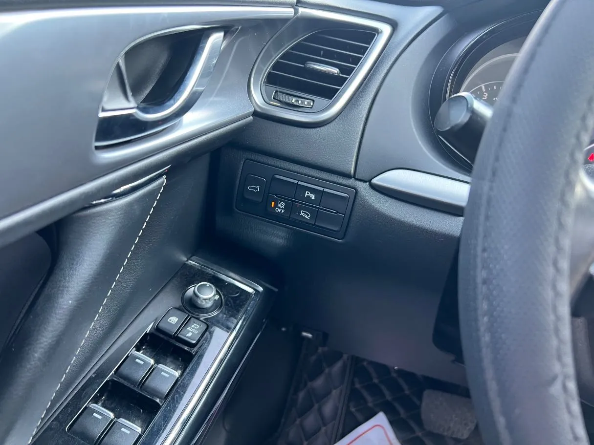 Car image 23