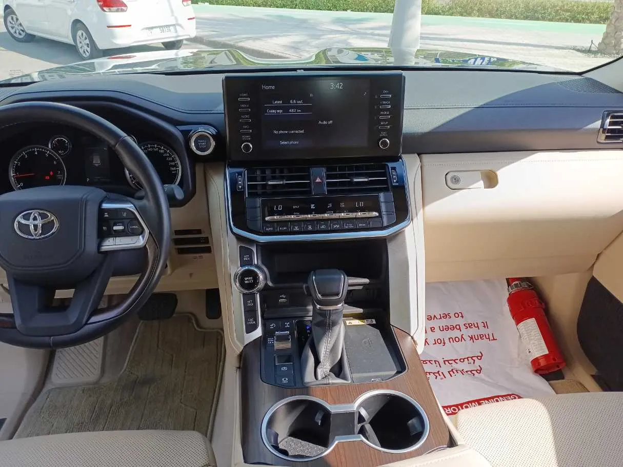 Car image 18