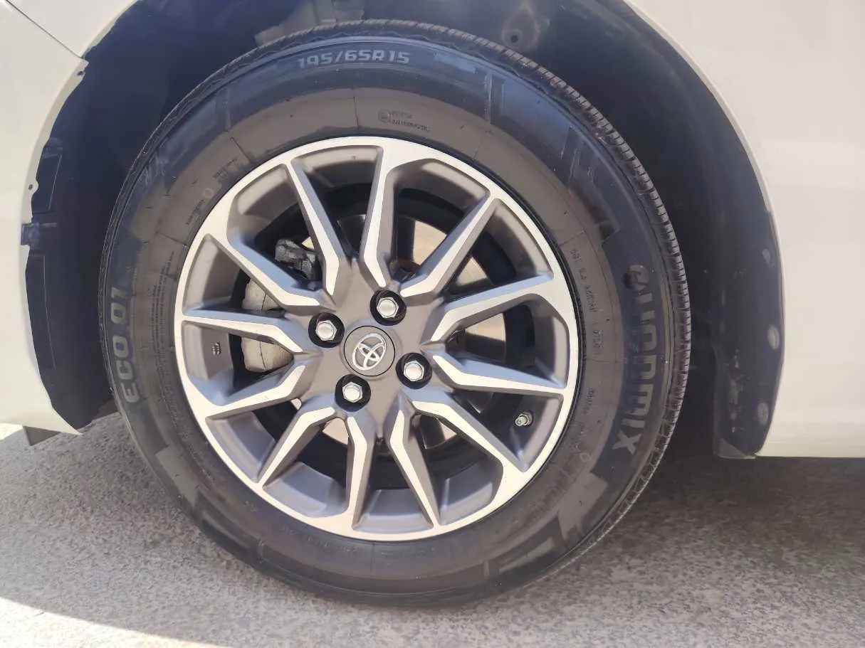 Car image 10
