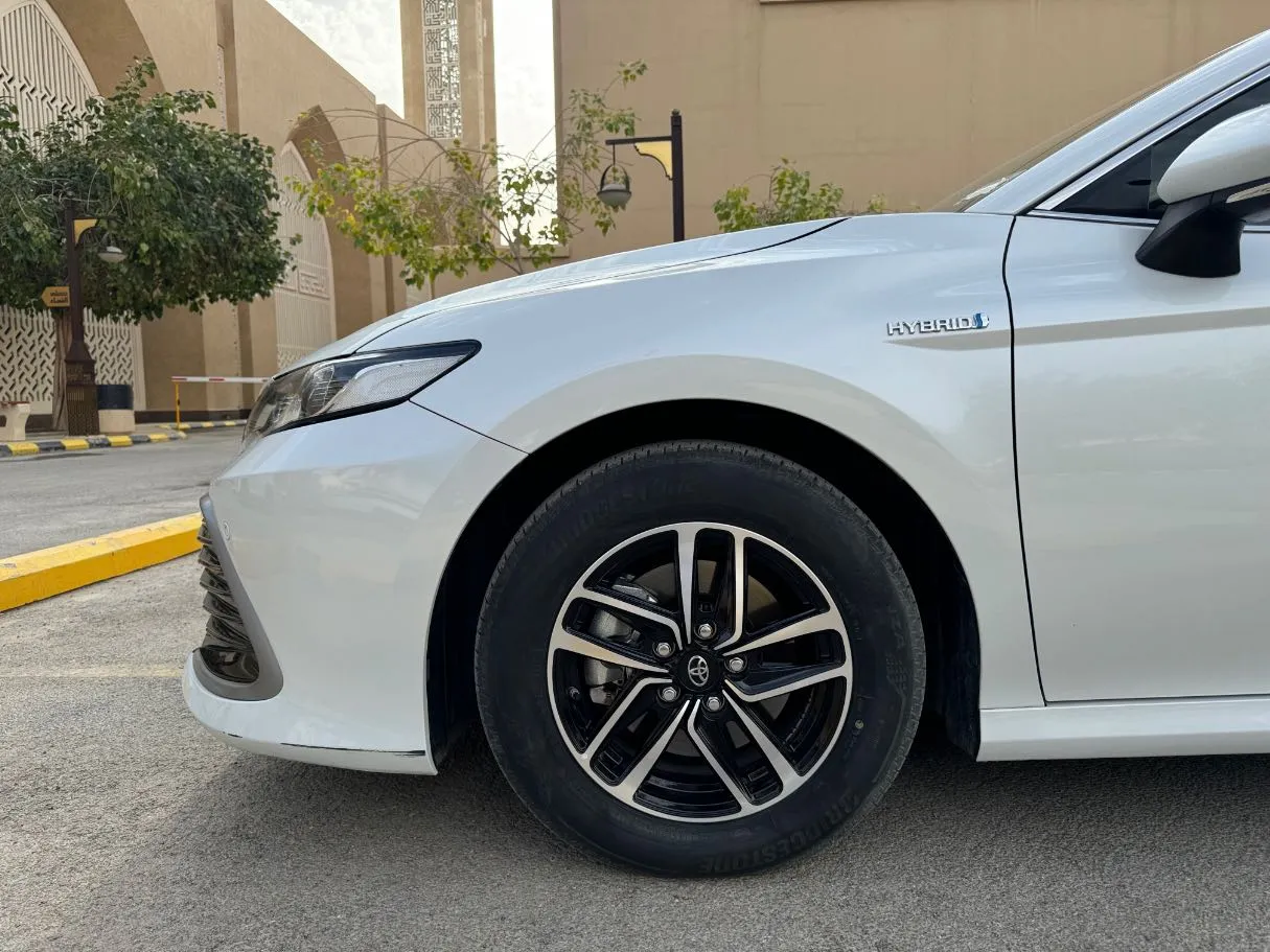 Car image 9