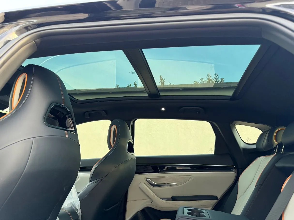 Car image 20