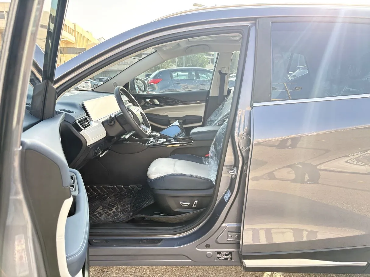 Car image 11
