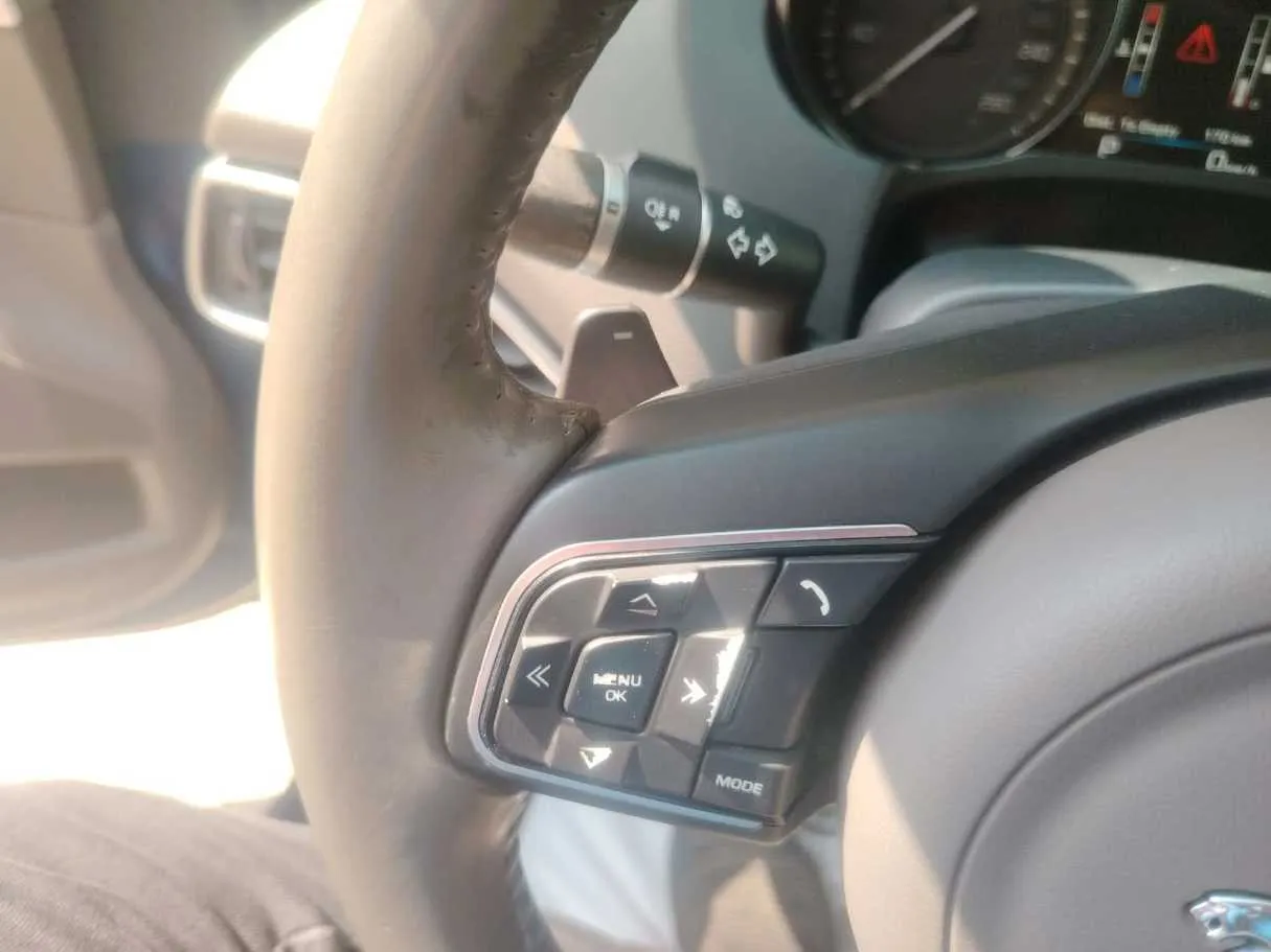 Car image 33