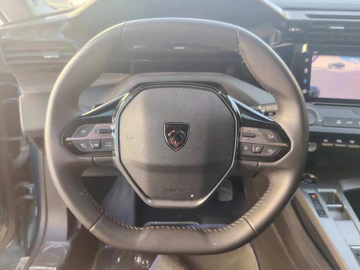 Car image 22