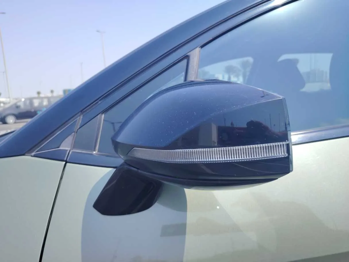 Car image 32