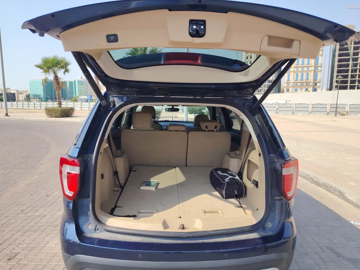 Car image 26
