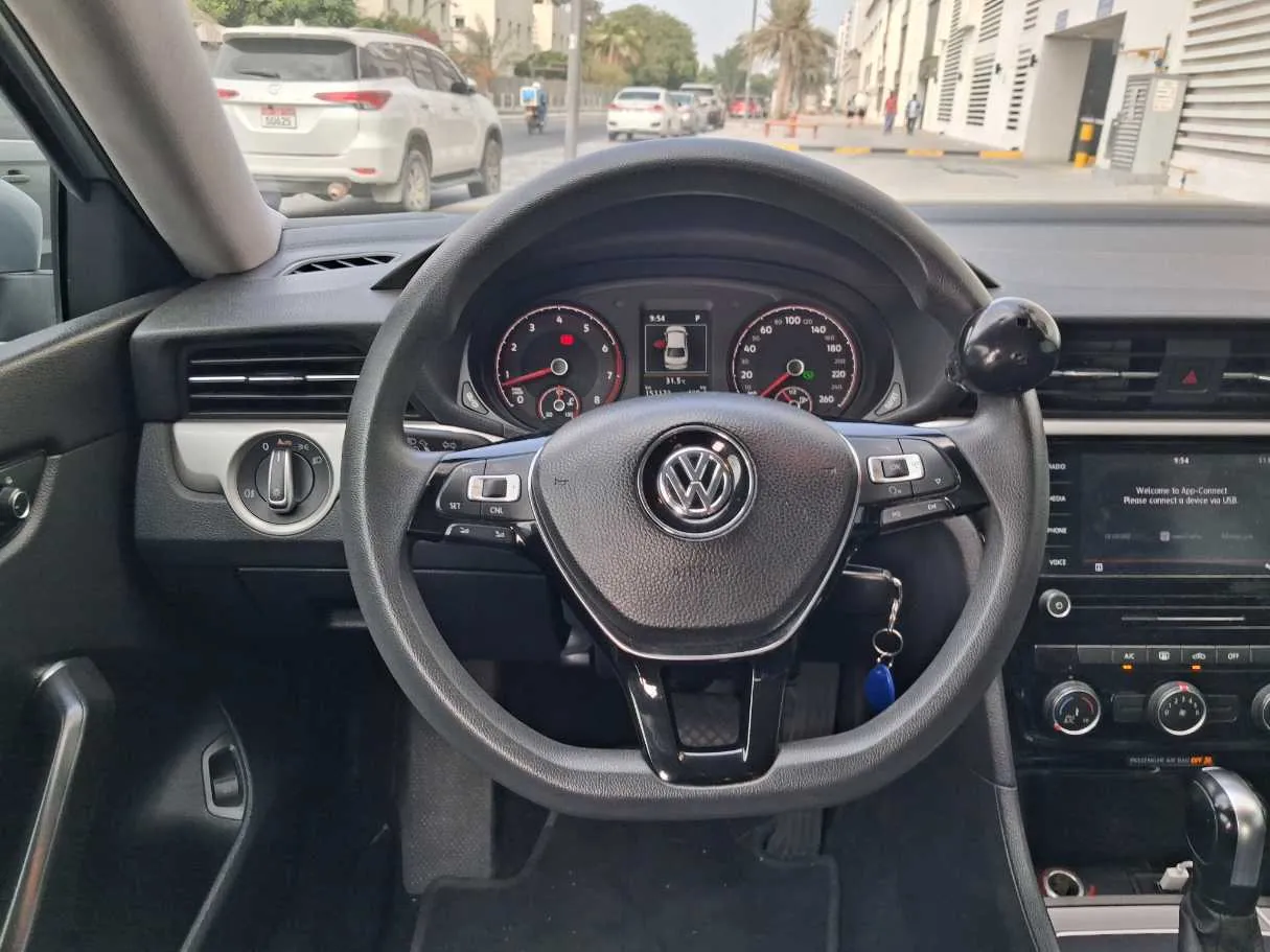 Car image 19