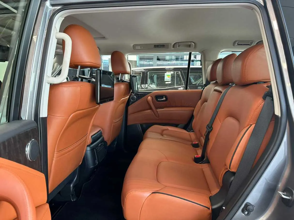 Car image 11
