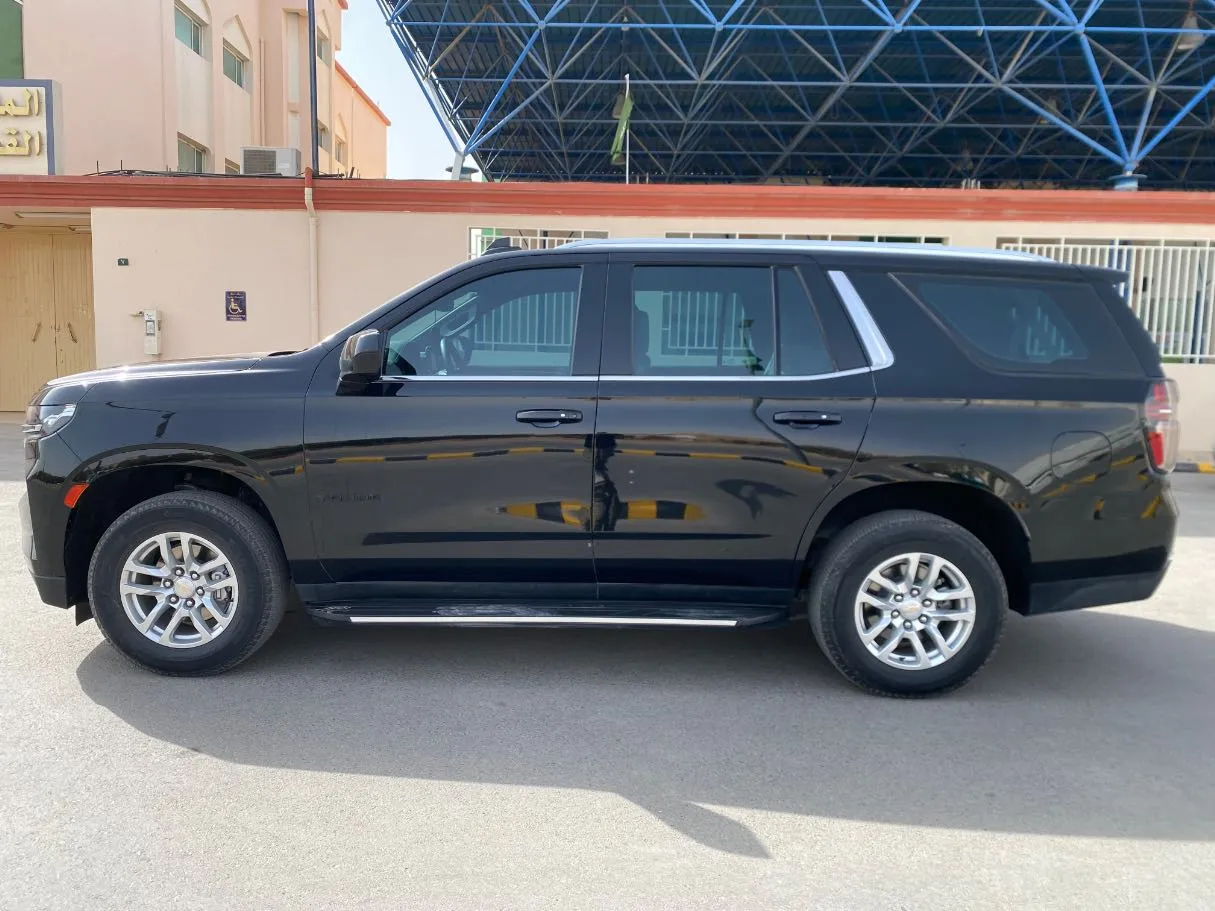 Car image 8