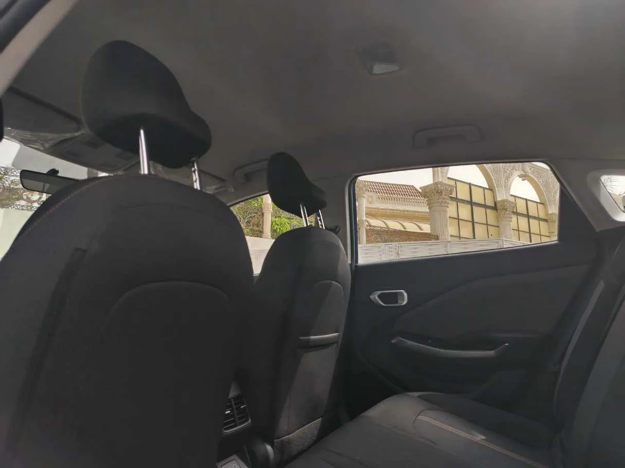 Car image 18