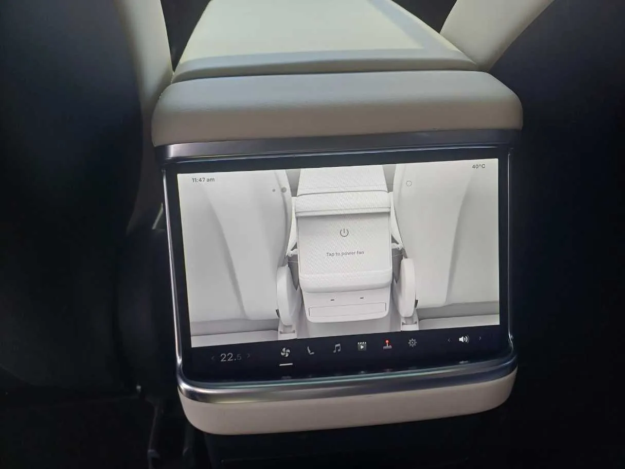 Car image 23