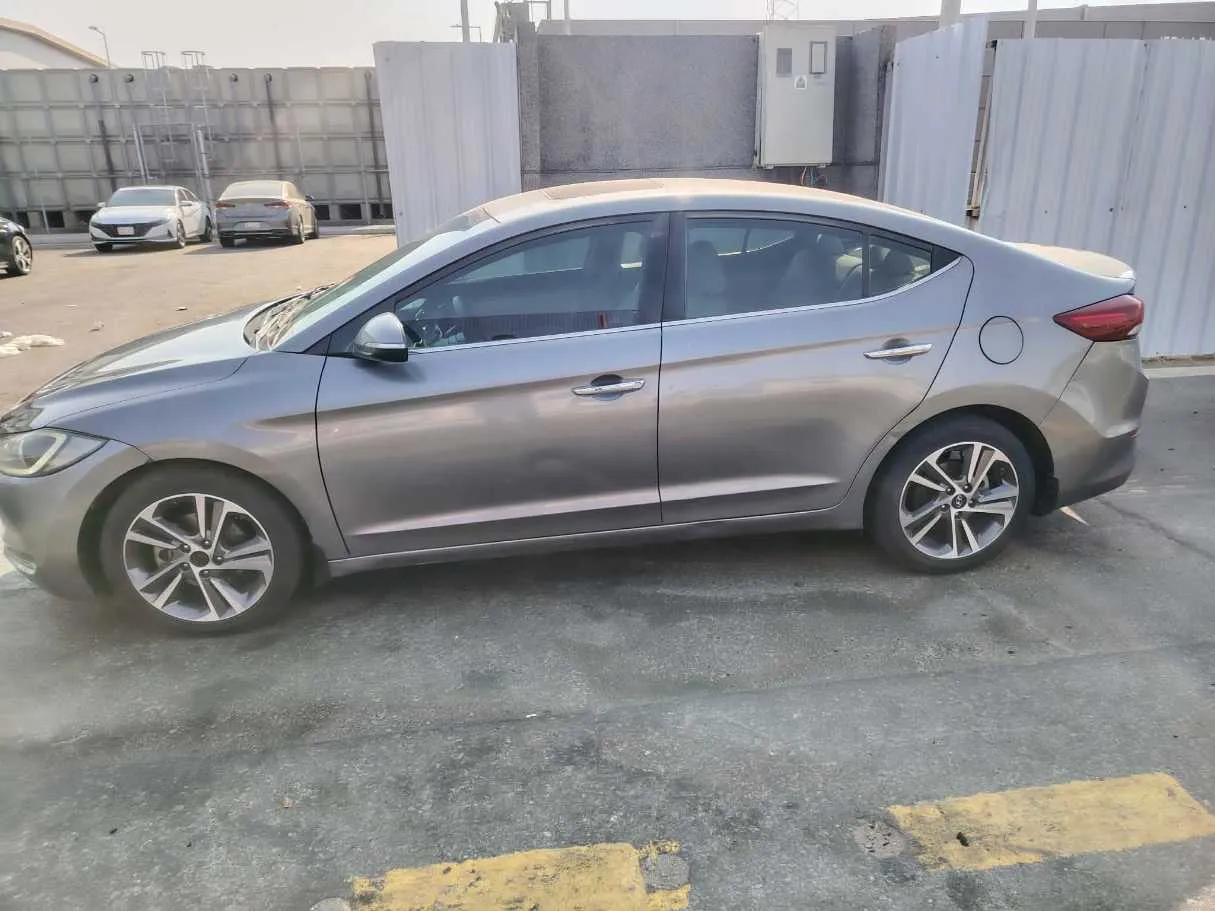 Car image 8