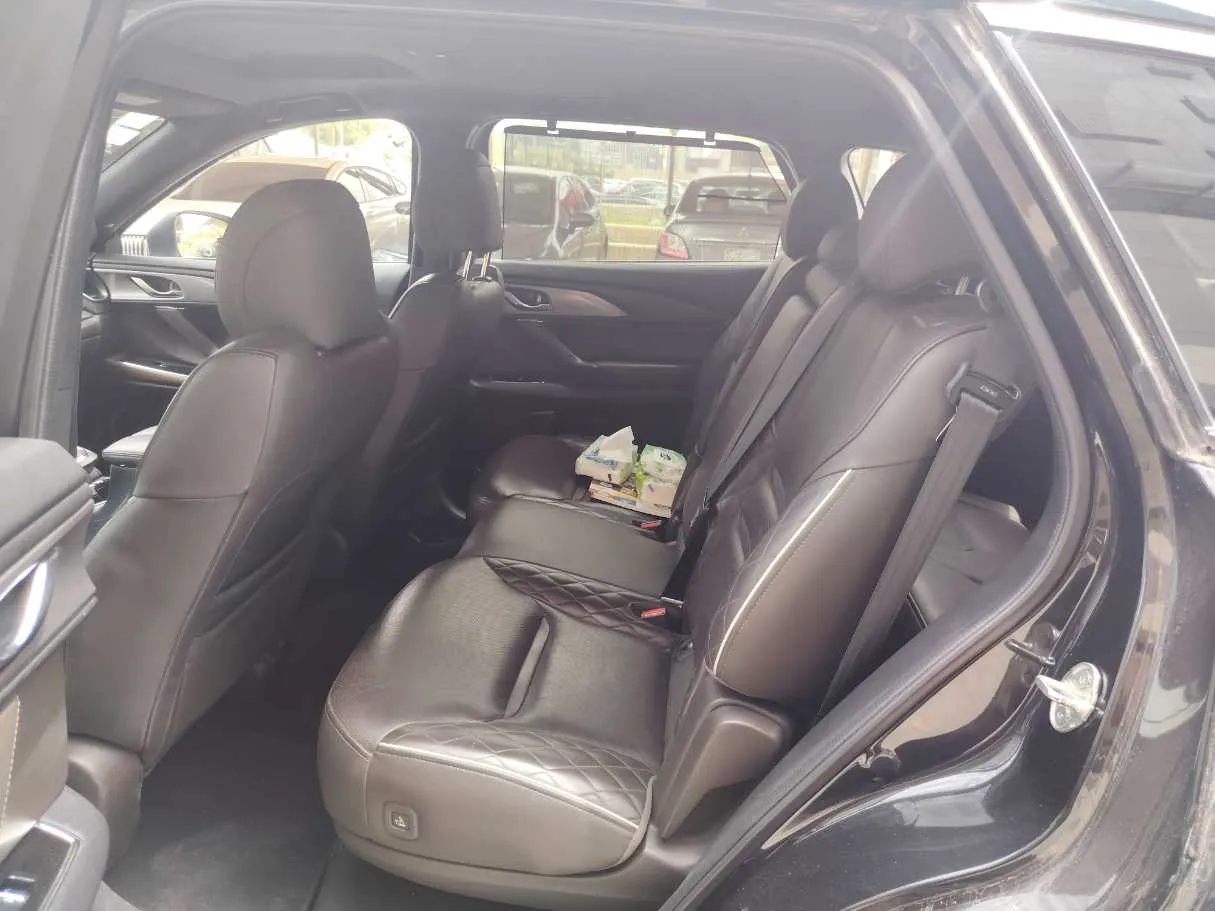 Car image 14