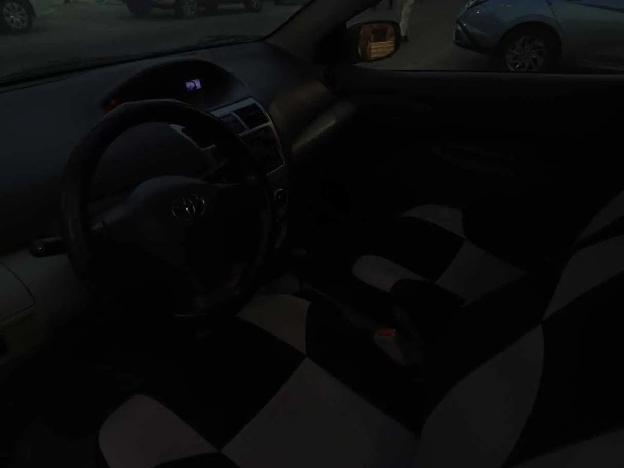 Car image 11