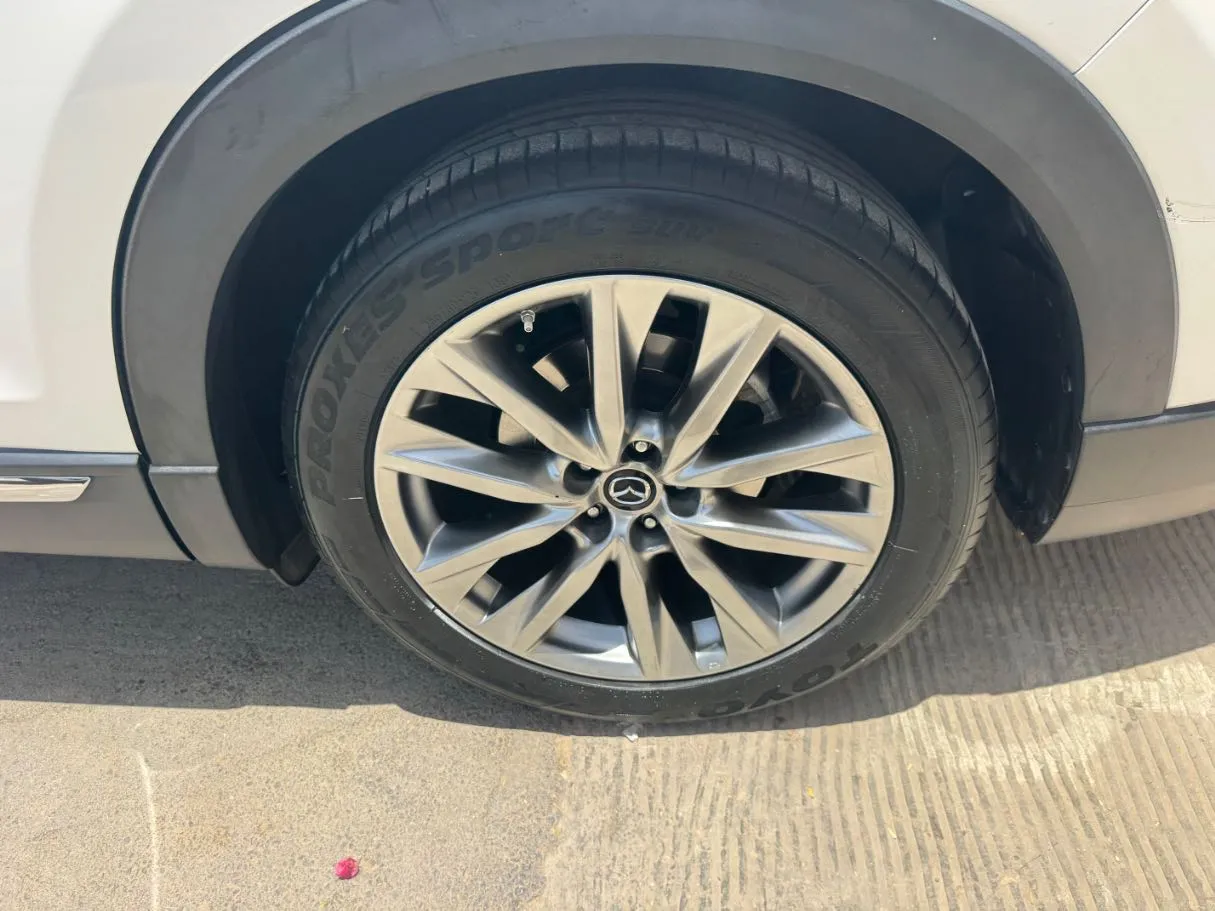 Car image 9