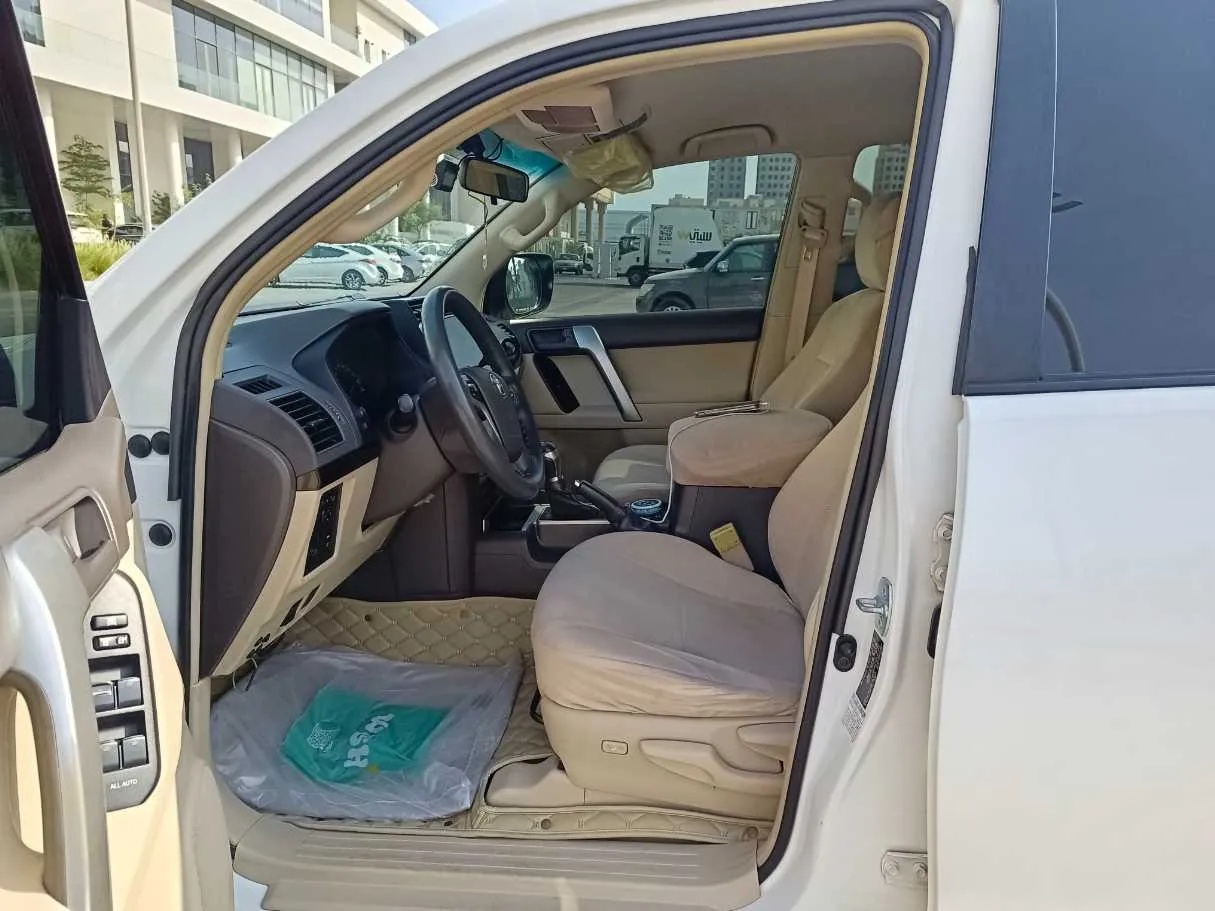 Car image 14