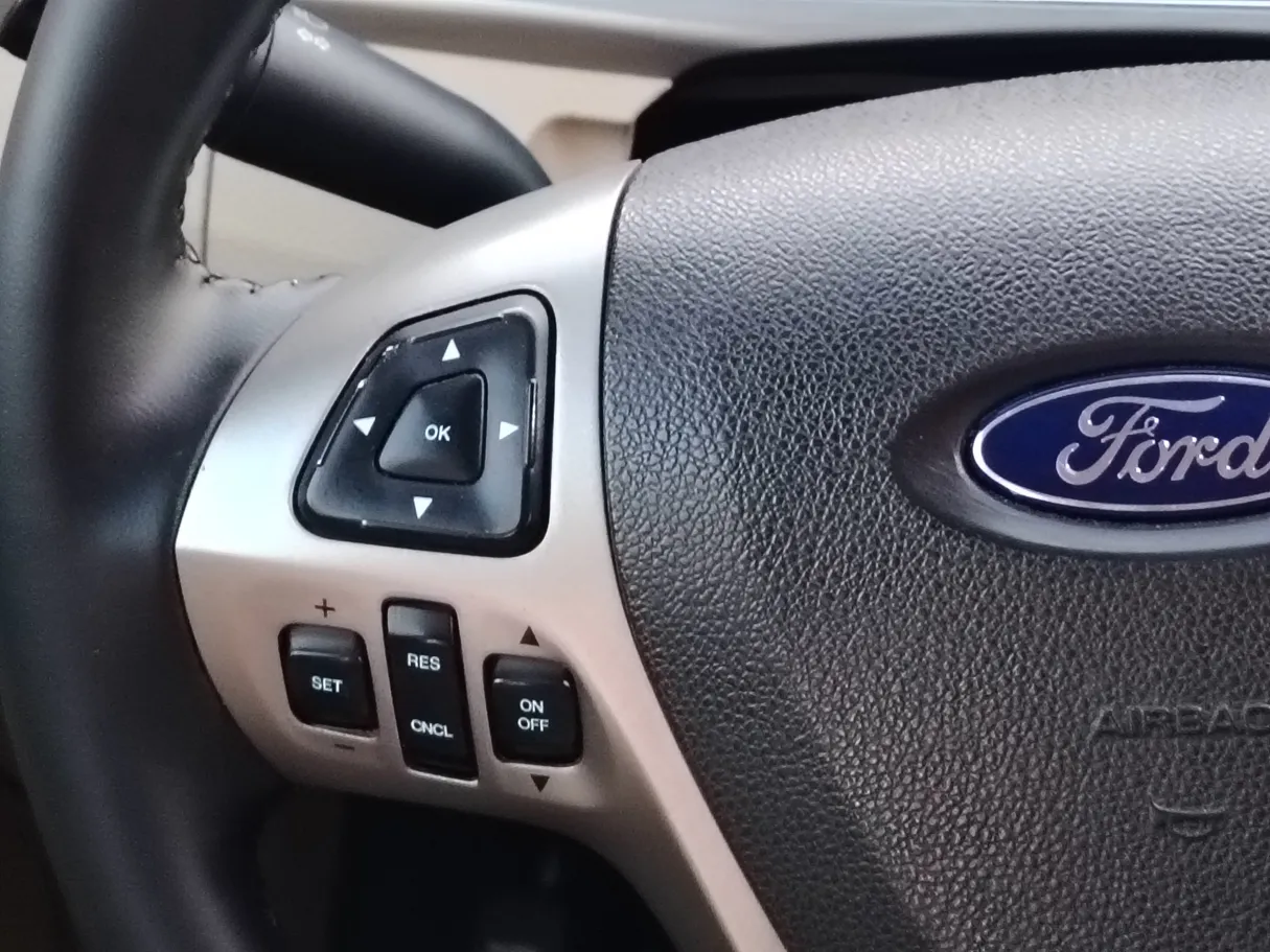 Car image 28