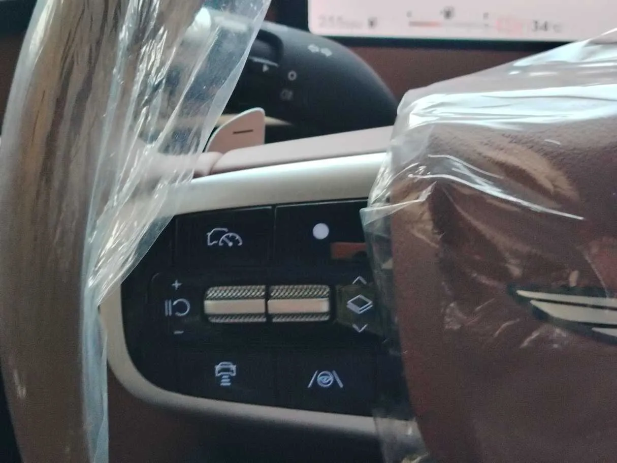 Car image 32
