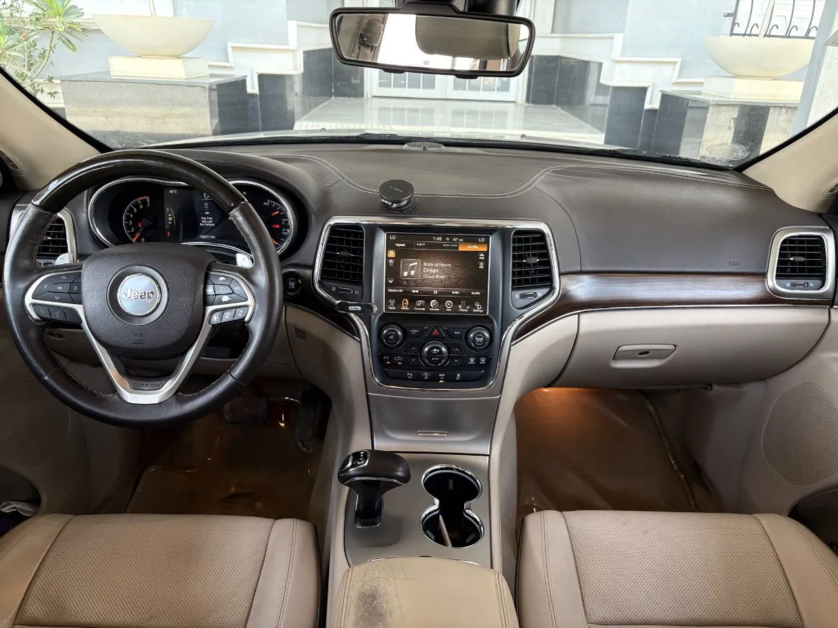 Car image 18