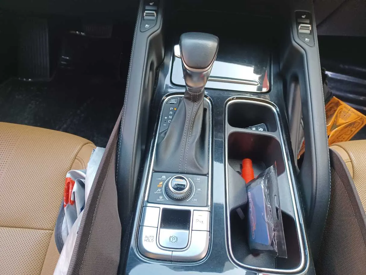 Car image 14