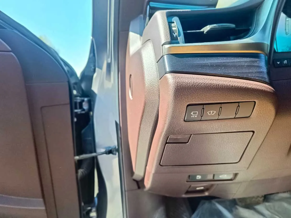 Car image 40