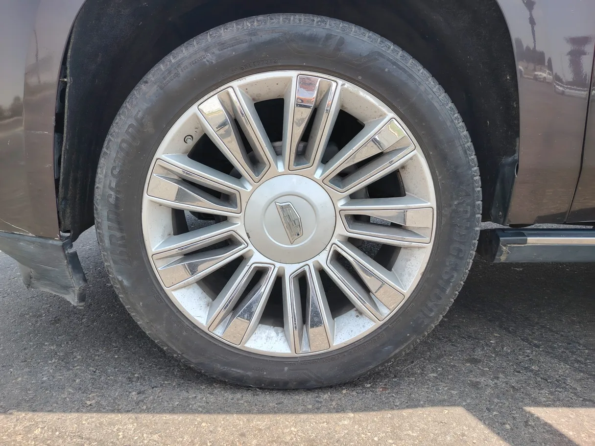 Car image 9