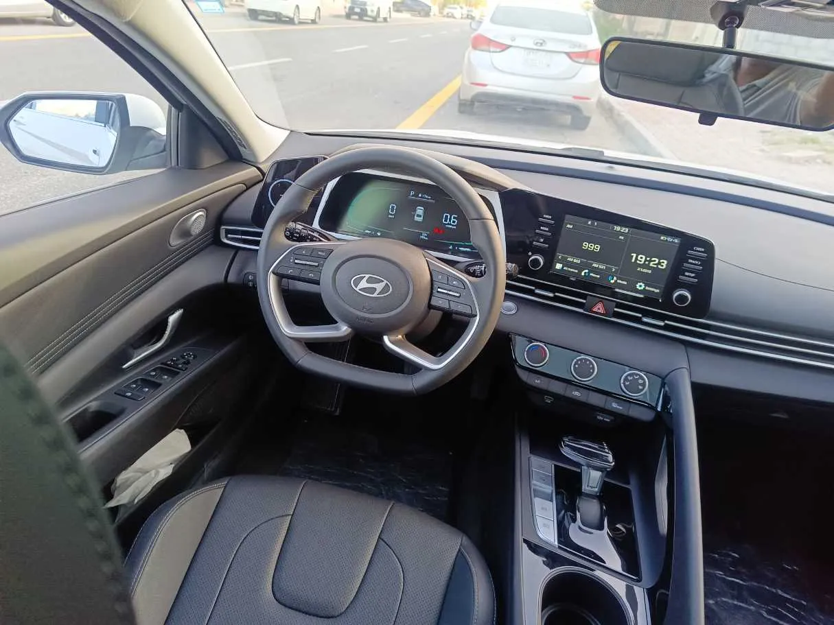 Car image 23