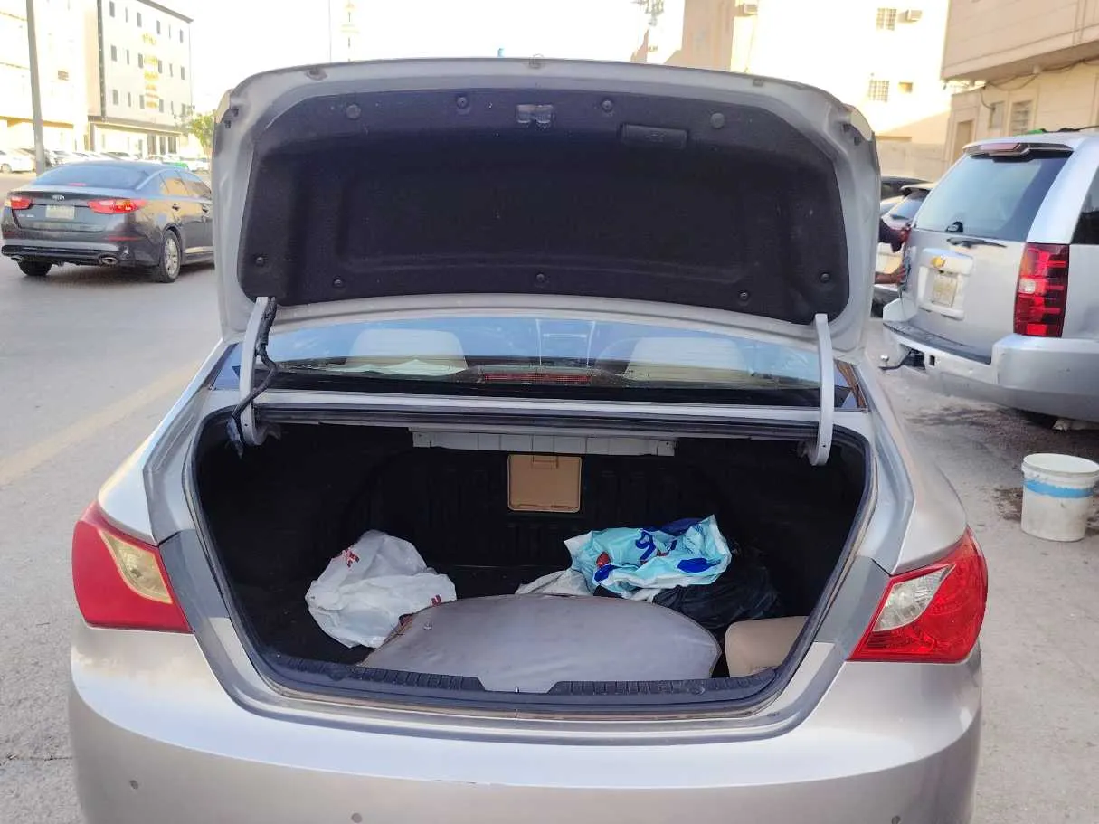 Car image 22
