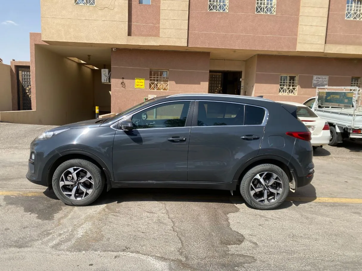 Car image 8