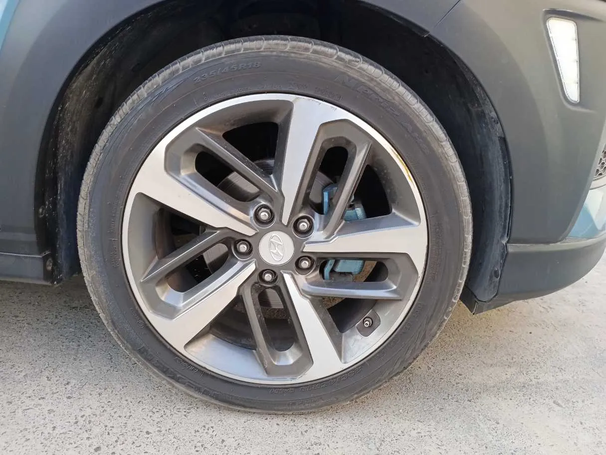 Car image 9