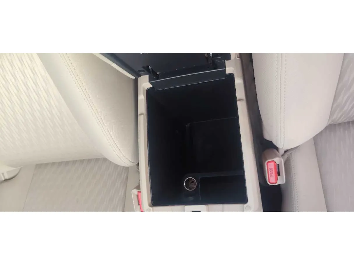 Car image 32