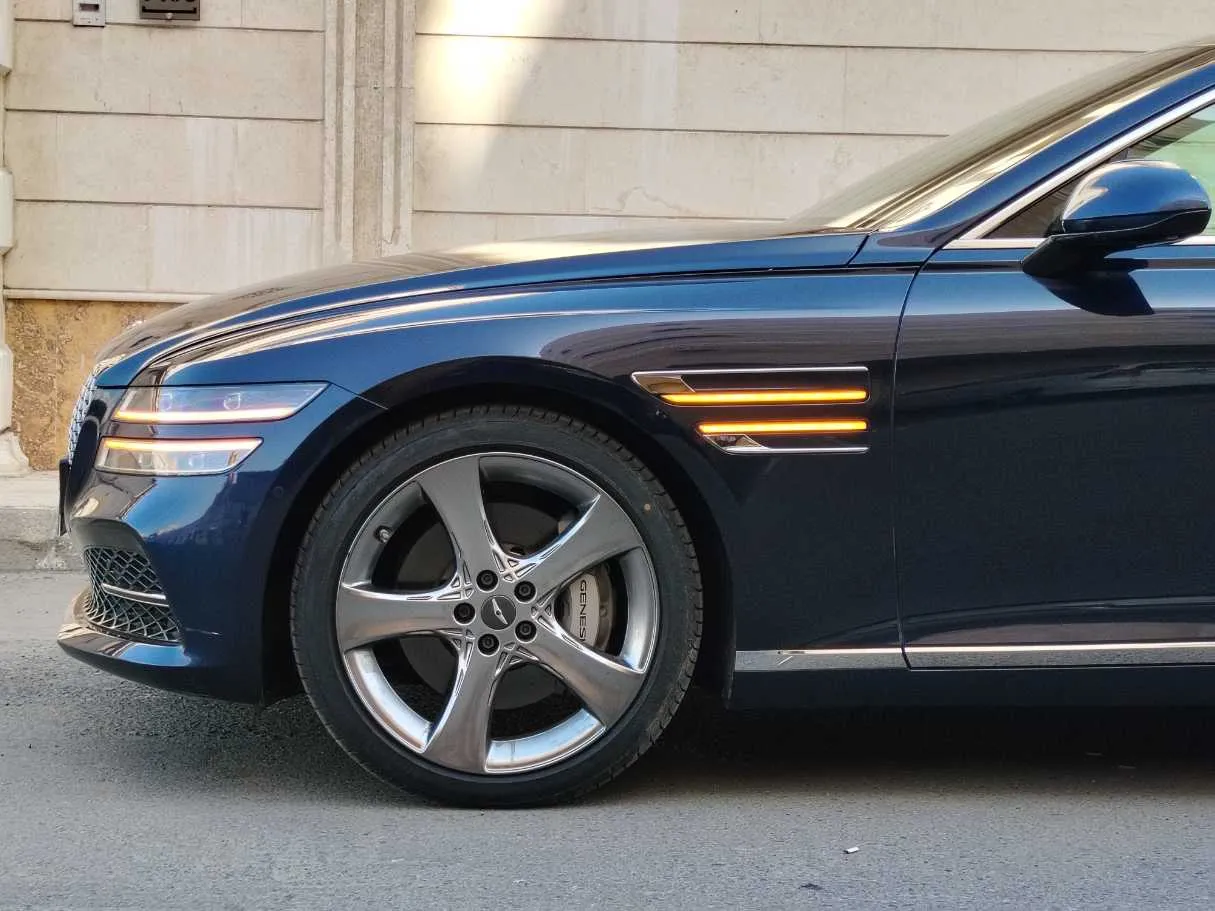 Car image 9