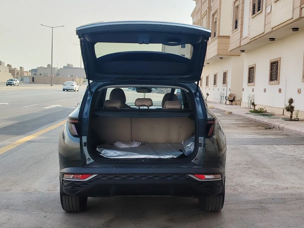 Car image 24