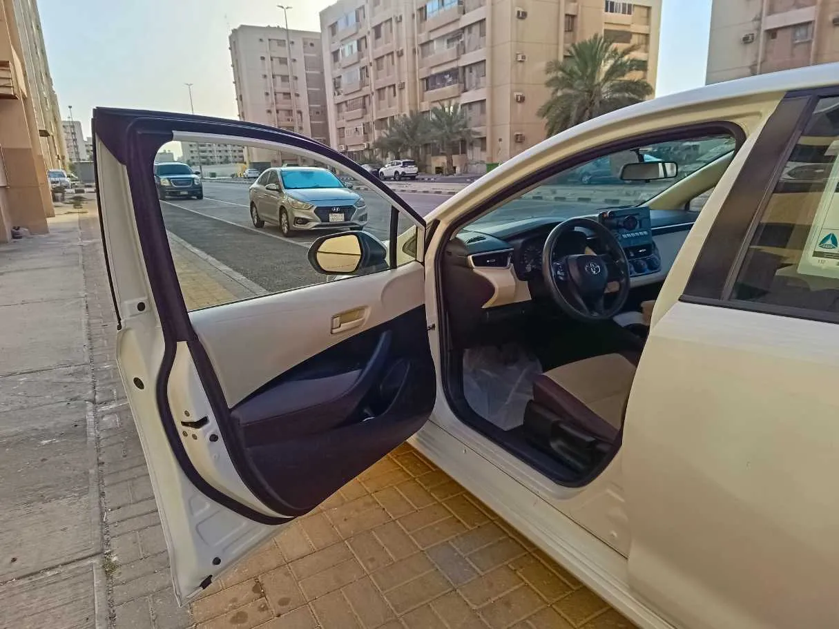 Car image 11