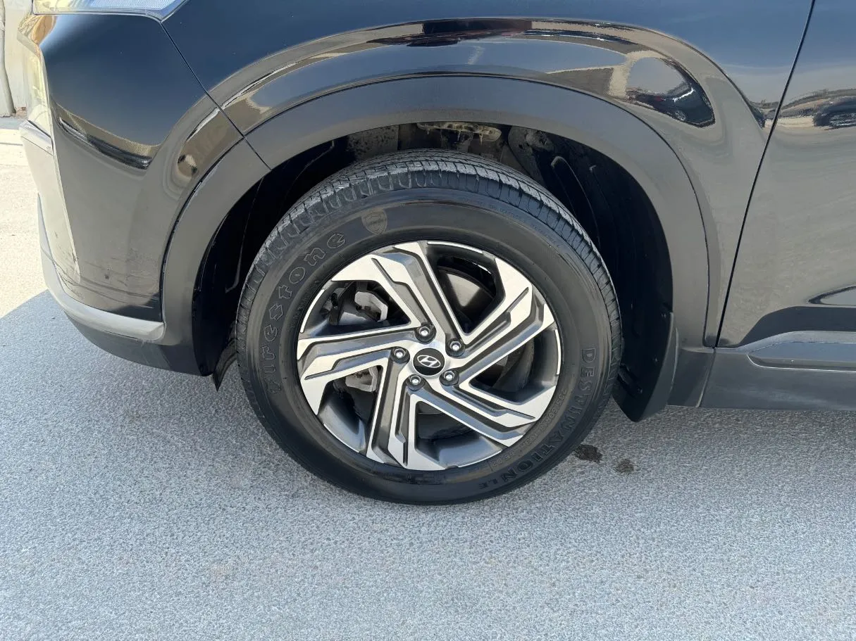 Car image 8