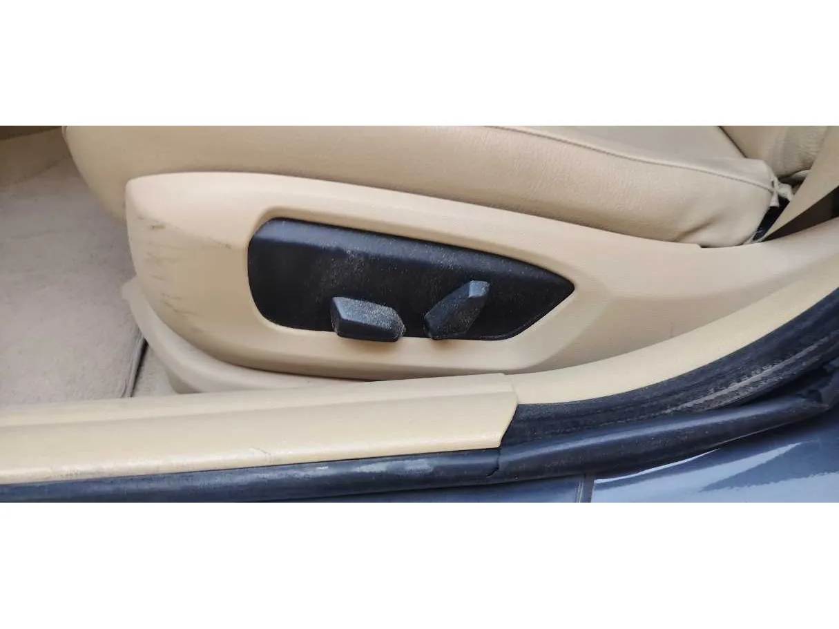 Car image 26