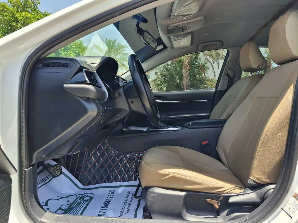 Car image 12