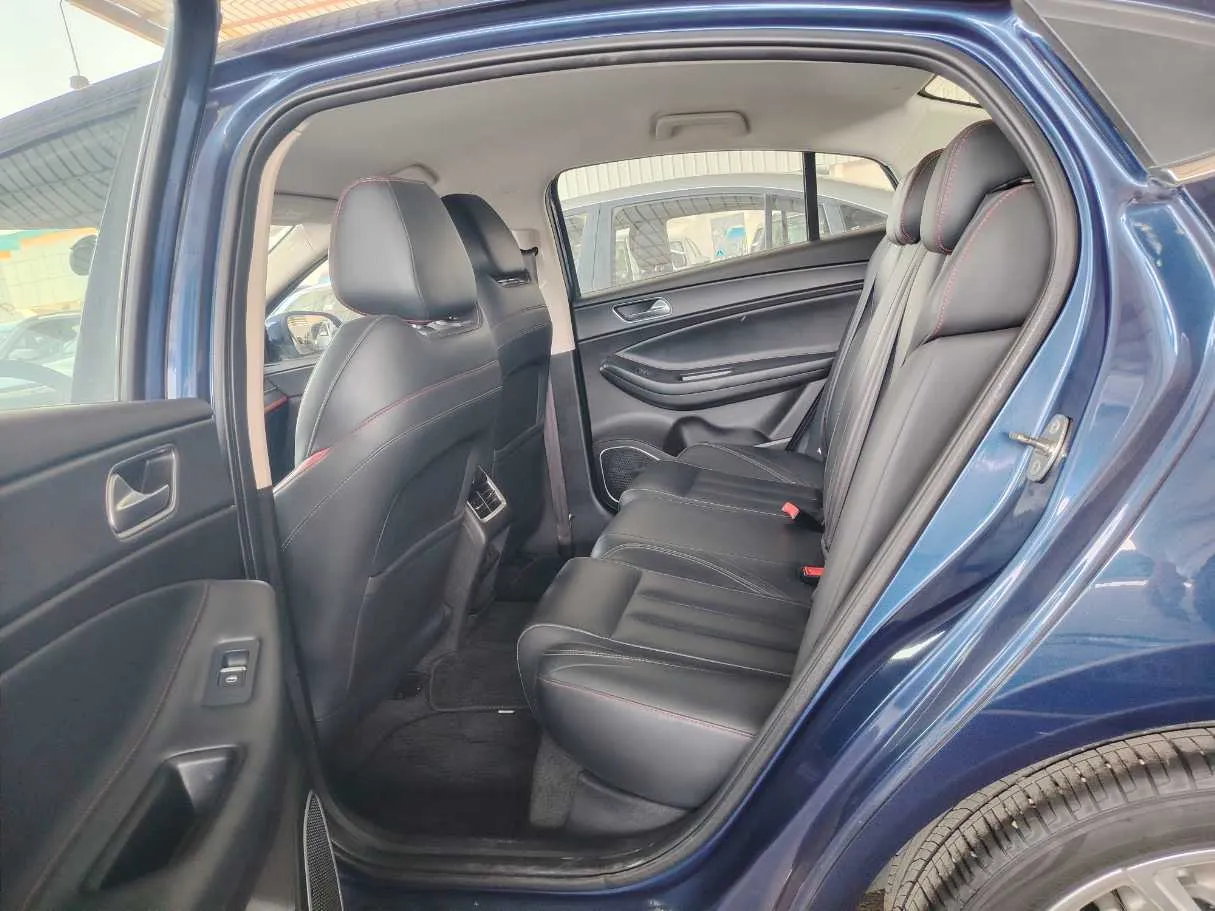 Car image 17