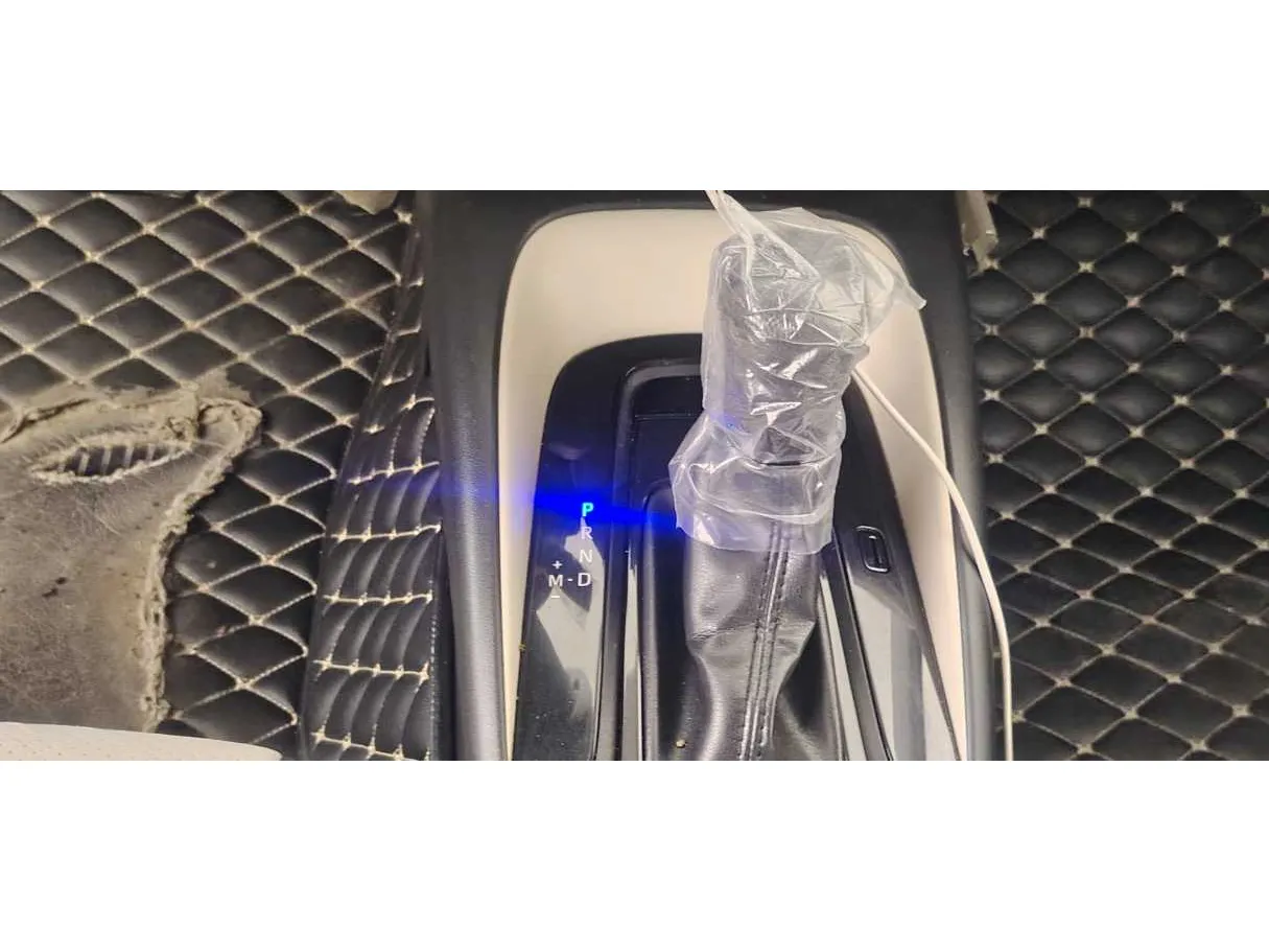 Car image 19