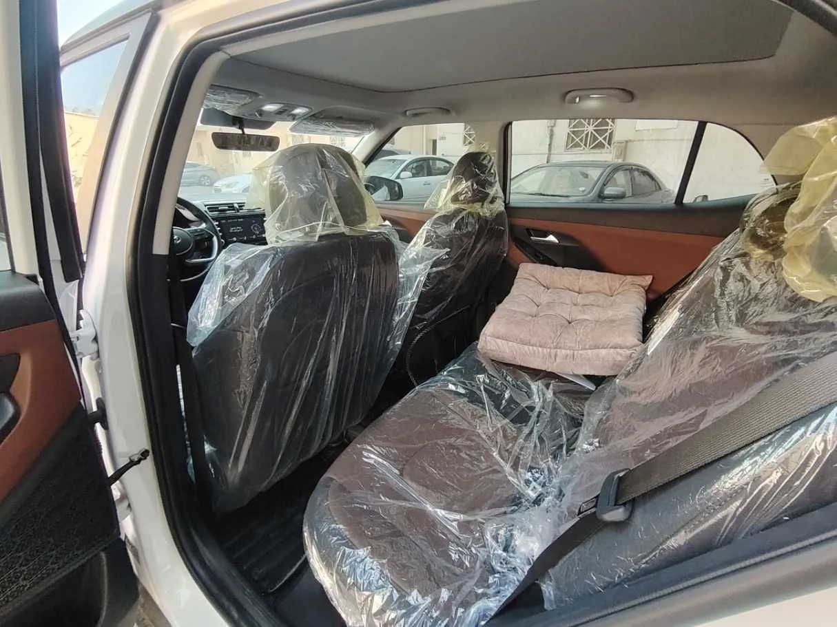 Car image 12