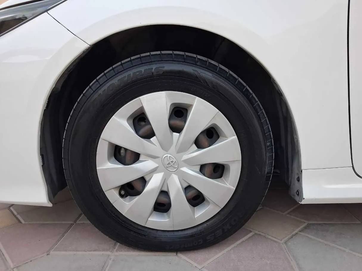 Car image 9