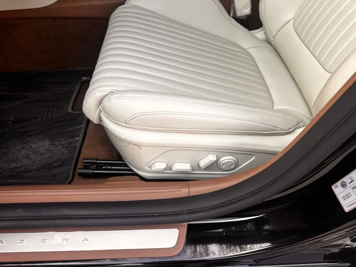 Car image 29