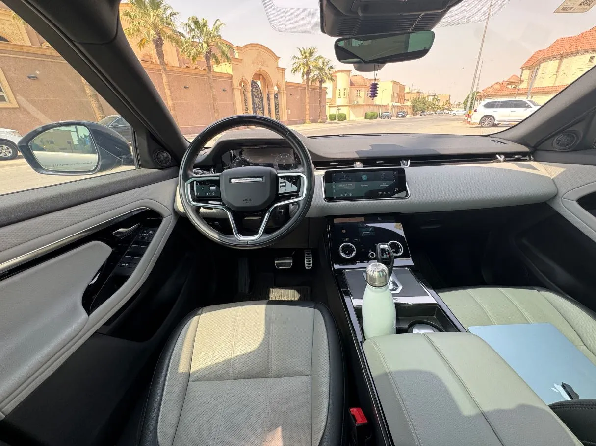 Car image 16