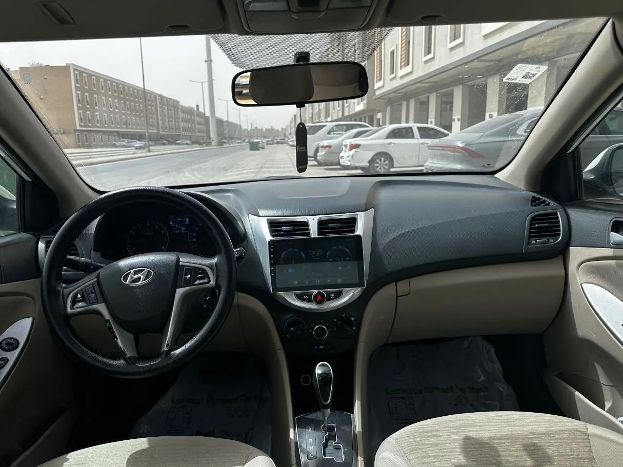 Car image 16