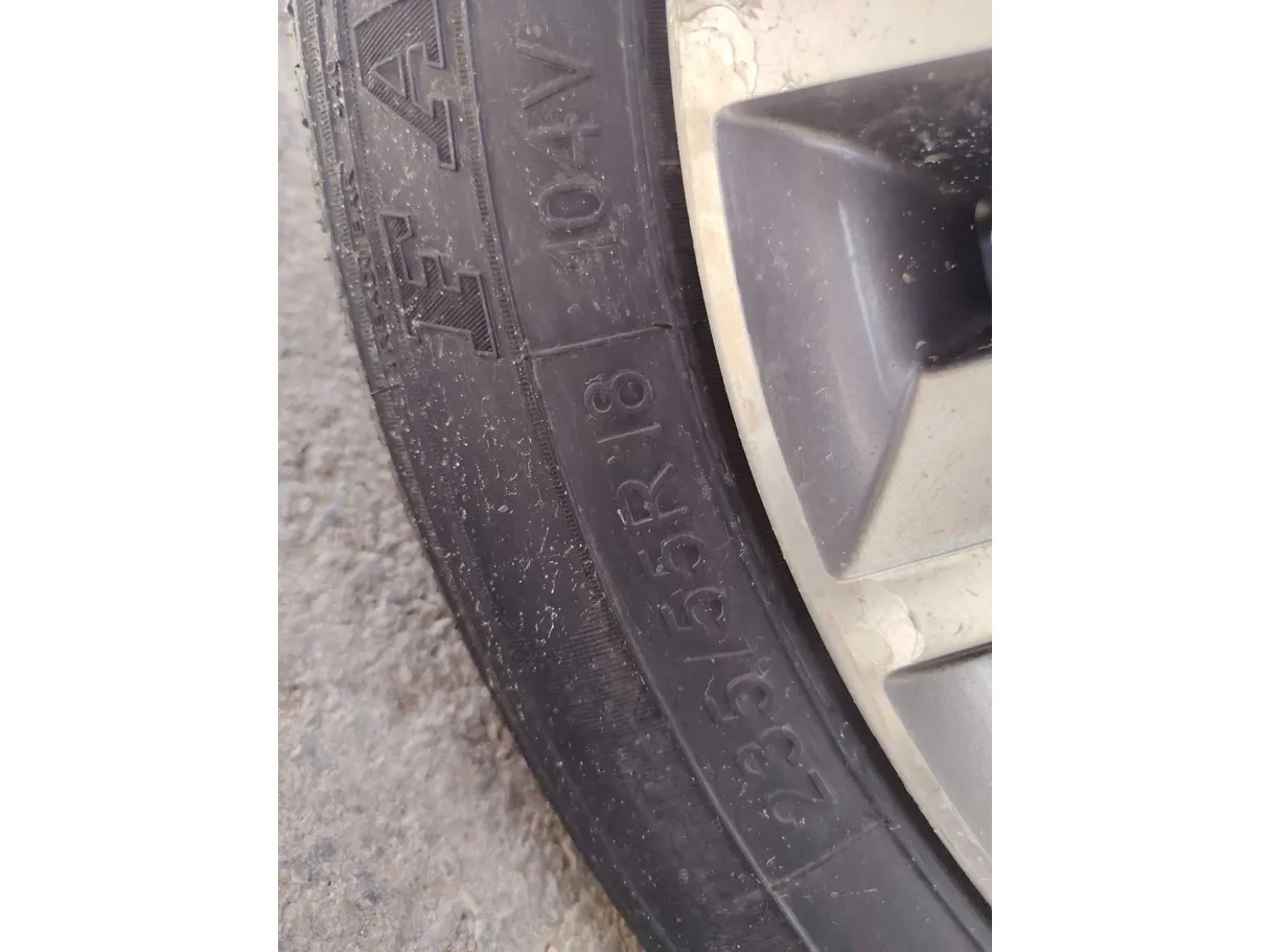 Car image 32