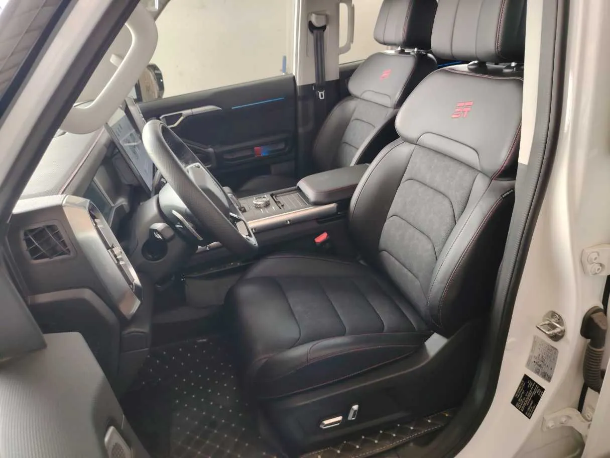 Car image 16