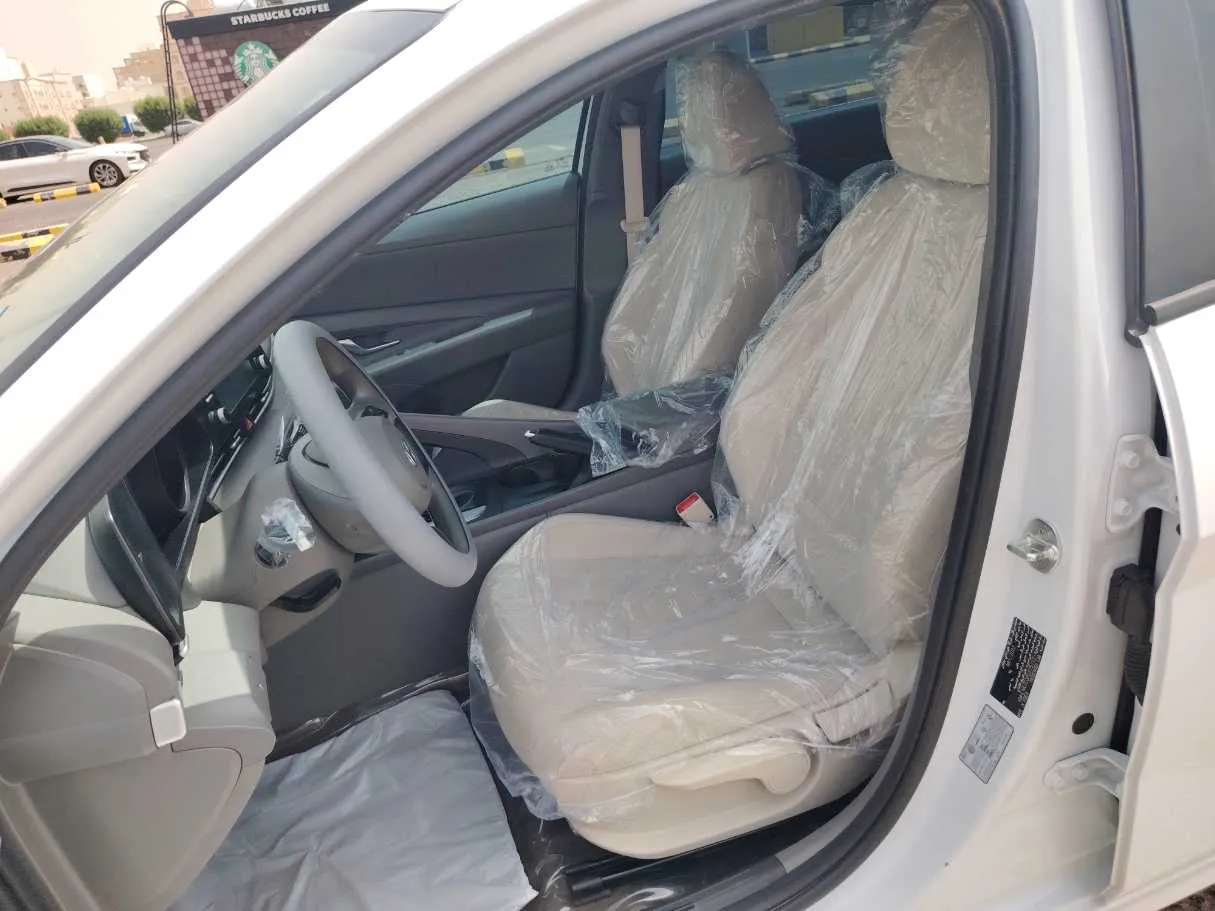 Car image 12