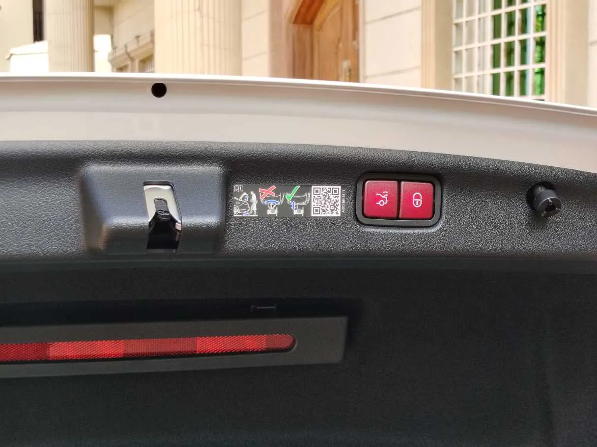 Car image 26