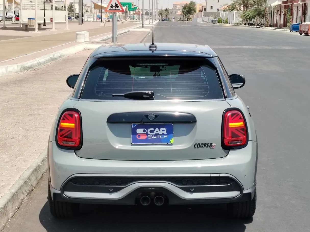 Car image 6